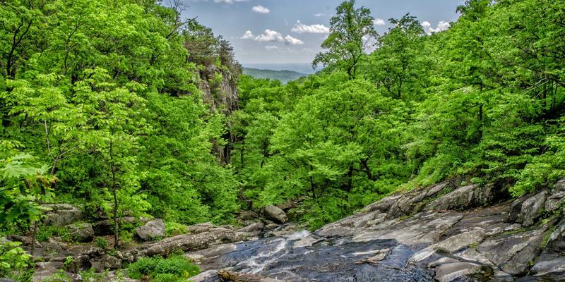 穿越历史的硝烟：SIG旅游二战历史与军事遗迹高端探险旅行深度解析
